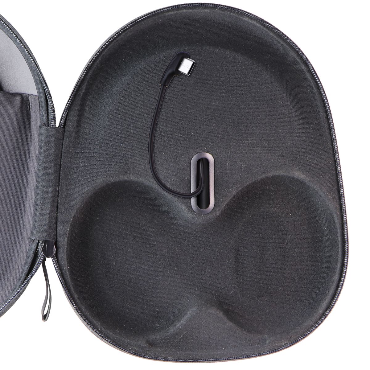 Bose Original USB-C Charging Case for Bose 700 Headphones - Black (43173B) iPod, Audio Player Accessories - Cases, Covers & Skins Bose - Simple Cell Bulk Wholesale Pricing - USA Seller