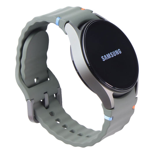 Samsung Galaxy Watch7 (40mm) Bluetooth + Wi-Fi (SM-L300) - Green Smart Watches Samsung - Simple Cell Bulk Wholesale Pricing - USA Seller