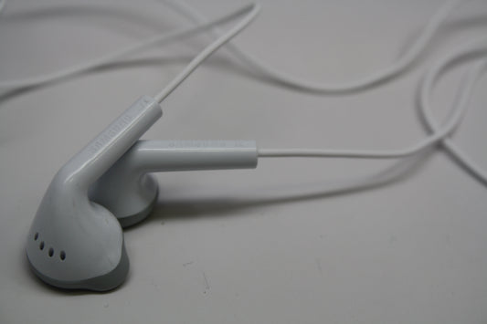 Samsung Galaxy S2 S3 III Wired Earbuds - White (EHS61ASFWE) Cell Phone - Headsets Samsung - Simple Cell Bulk Wholesale Pricing - USA Seller